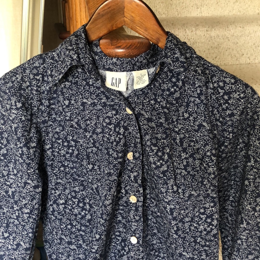 SOLD Gap Dainty Floral Button Down Cotton Long Sleeve - Picture 5 of 13